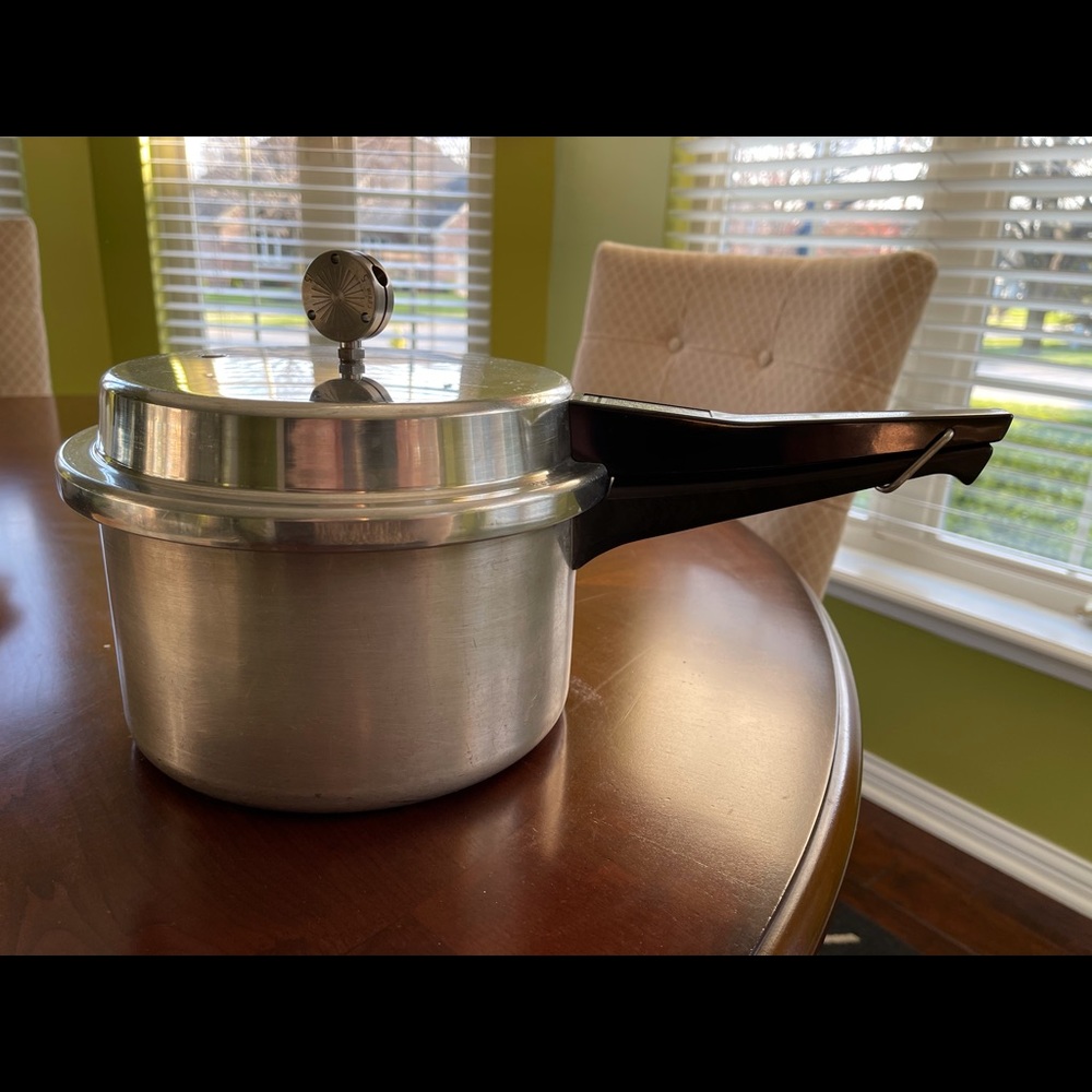 Vintage Mirro-matic 4 Qt Pressure Cooker